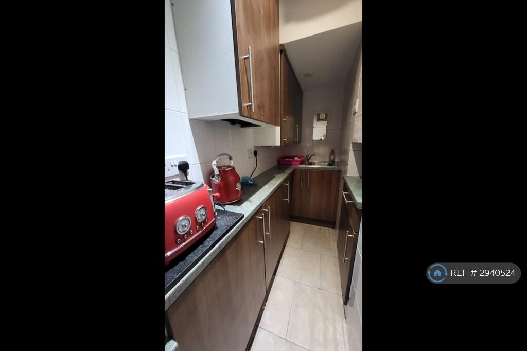 4 bed Studio for rent in Dudley. From OpenRent