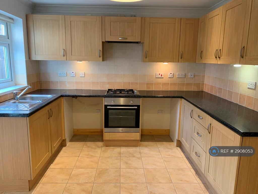 2 bed Mid Terraced House for rent in . From OpenRent