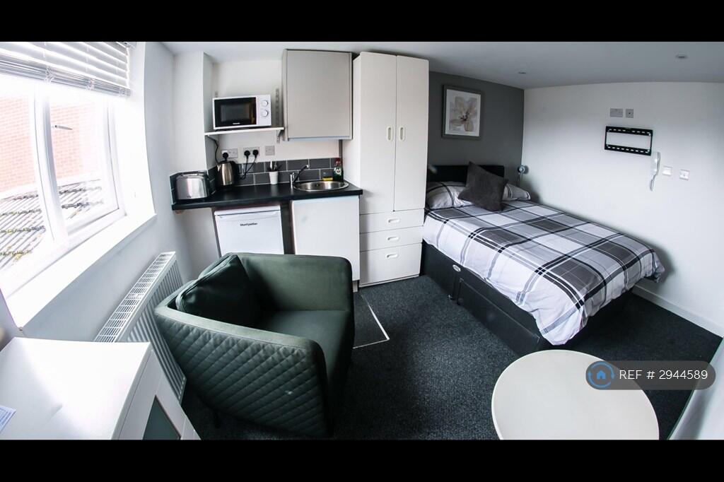 4 bed Studio for rent in Coseley. From OpenRent