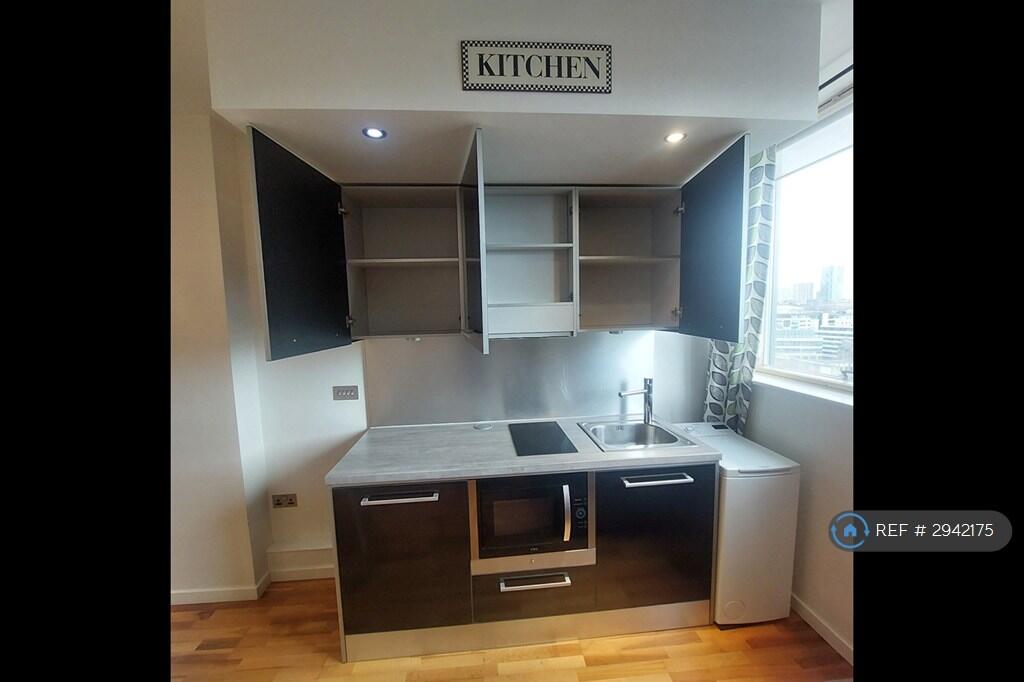 4 bed Studio for rent in Leeds. From OpenRent