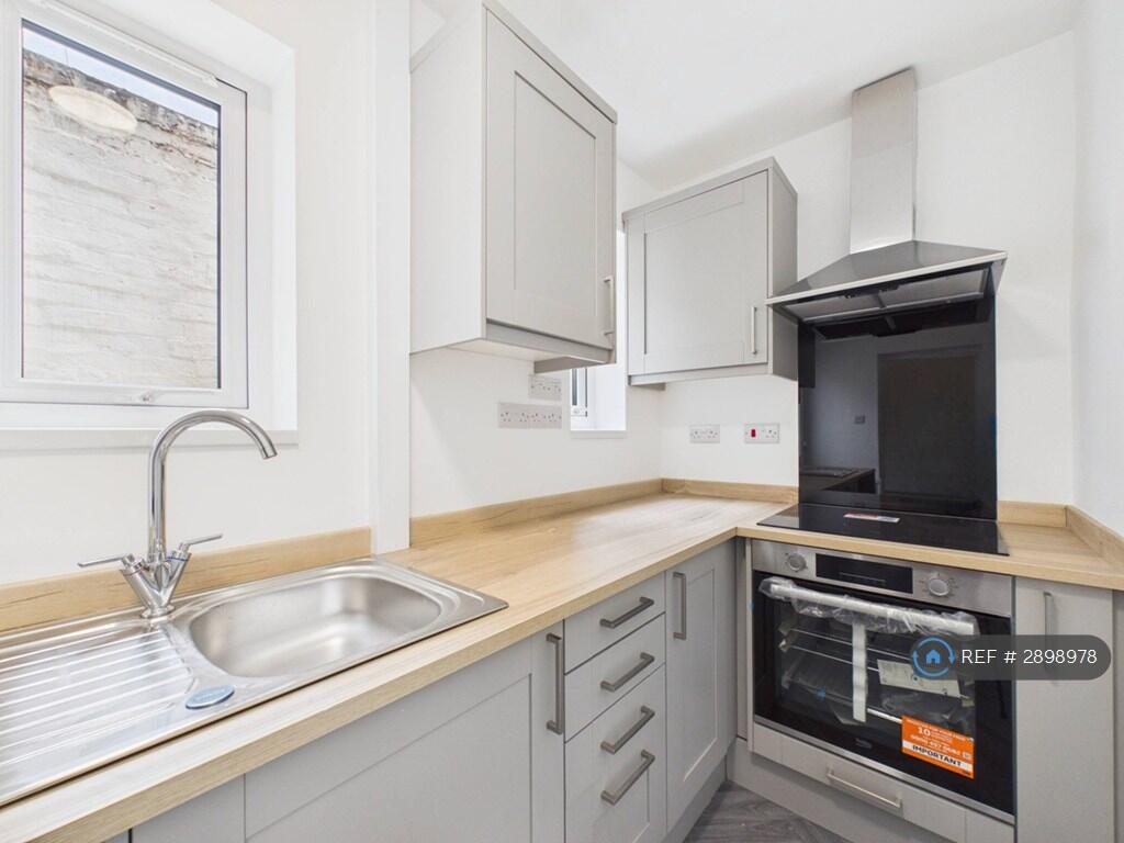 2 bed Mid Terraced House for rent in Darlington. From OpenRent