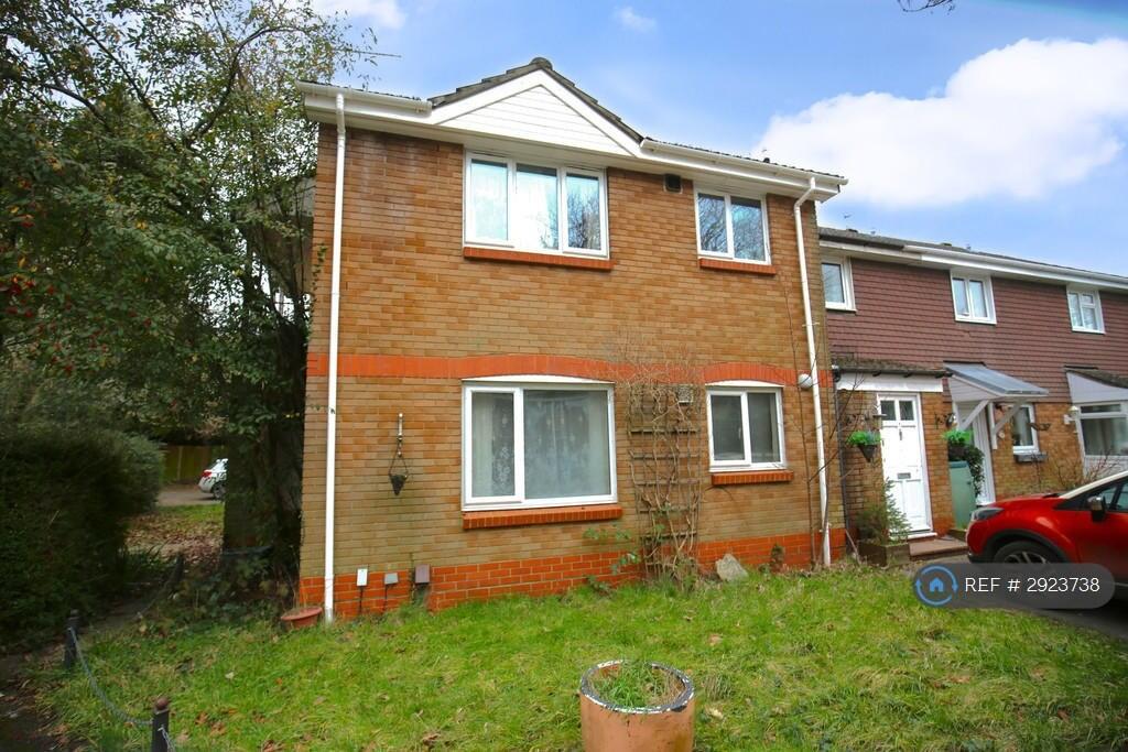 4 bed Studio for rent in Hedge End. From OpenRent