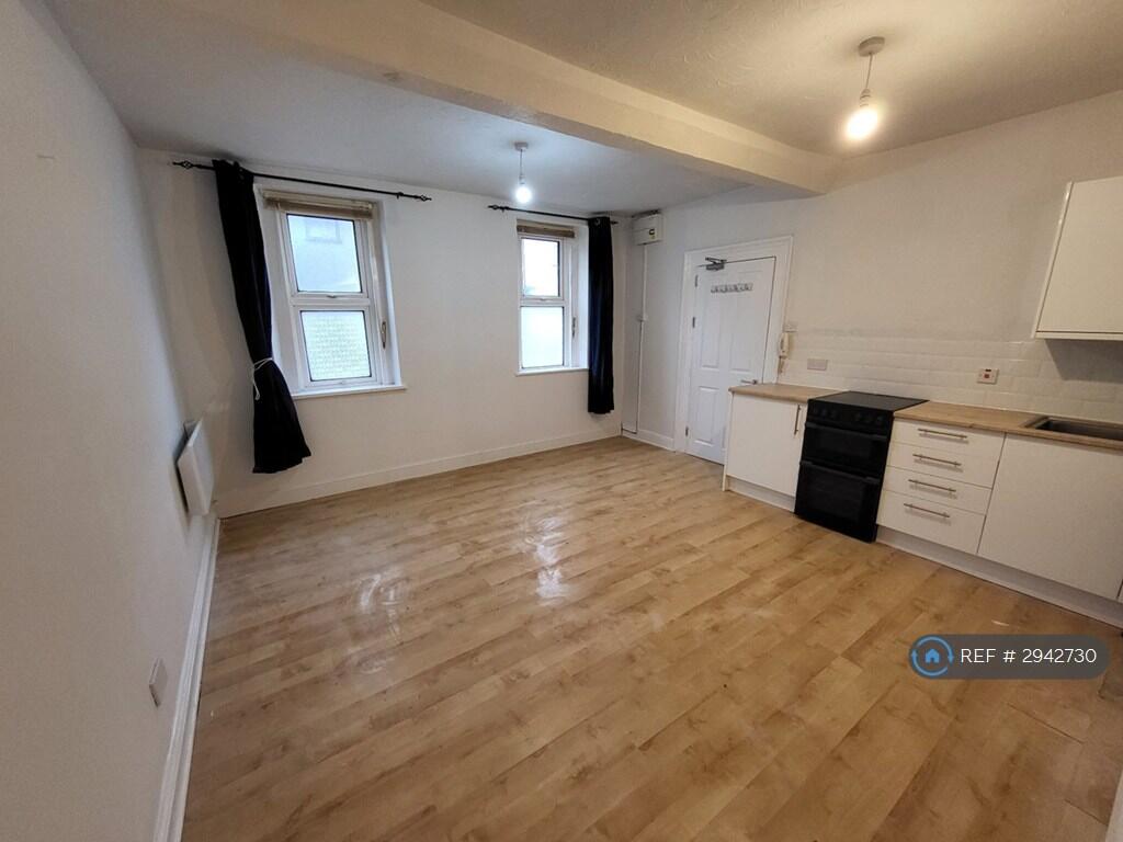 1 bed 1st Floor Flat for rent in Westbury. From OpenRent