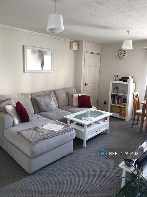 1 bed 1st Floor Flat for rent in St Erth. From OpenRent