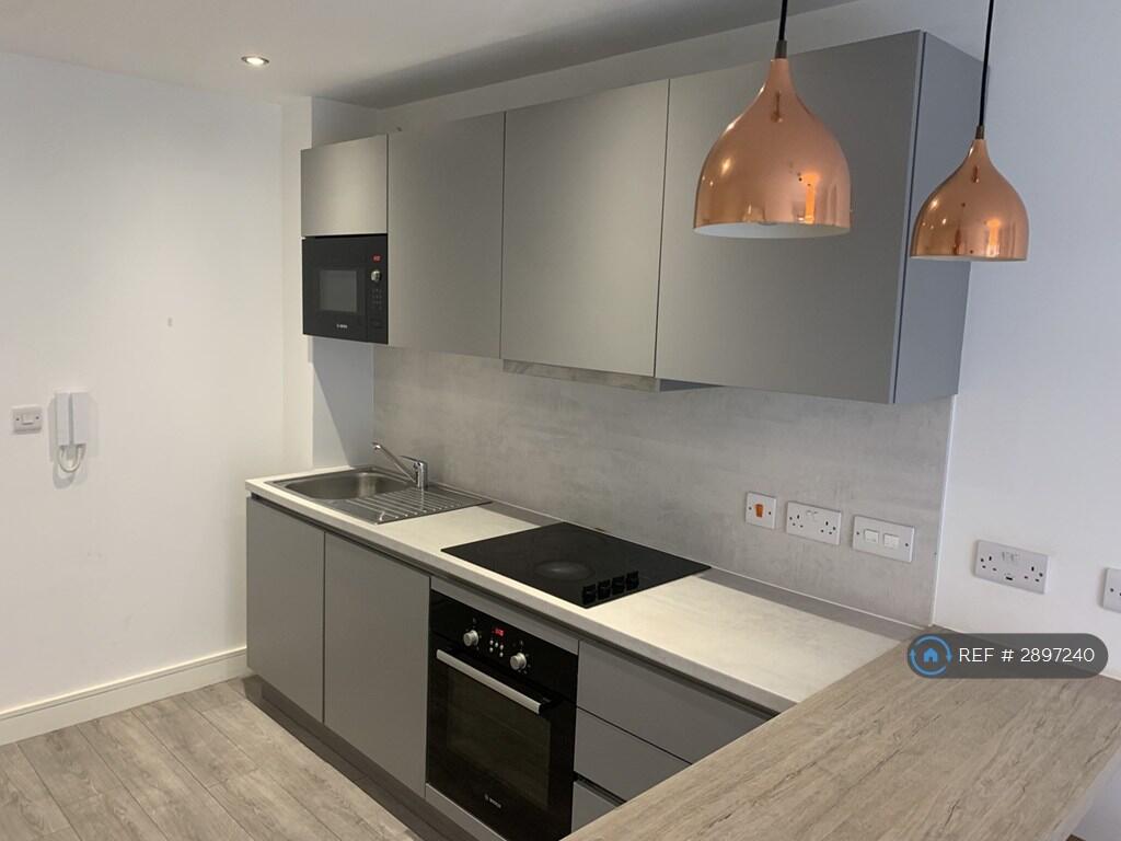 4 bed Studio for rent in Sheffield. From OpenRent