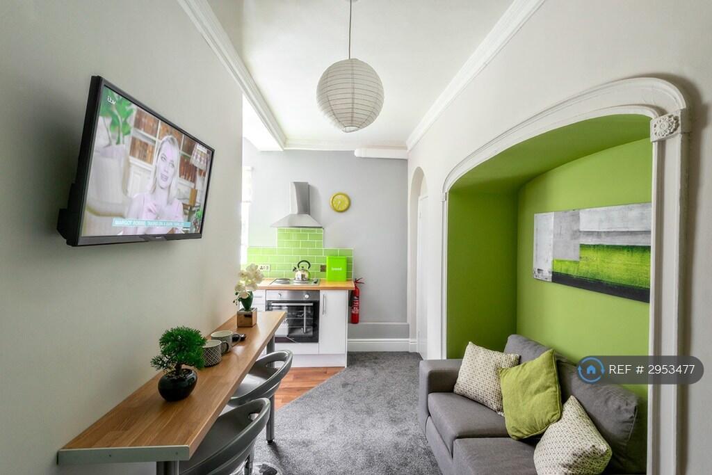 1 bed 1st Floor Flat for rent in Worcester. From OpenRent