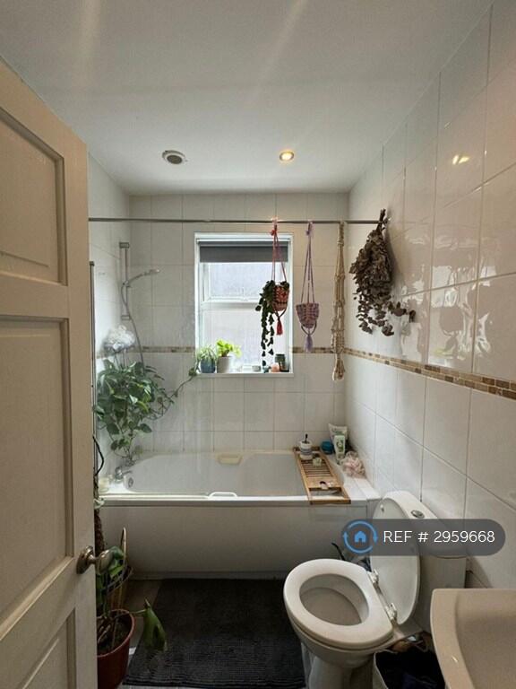1 bed 1st Floor Flat for rent in Hull. From OpenRent