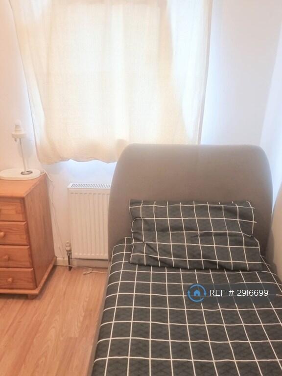 1 bed Flat Share for rent in Clapham. From OpenRent 1 bed Flat Share for rent in Clapham. From OpenRent