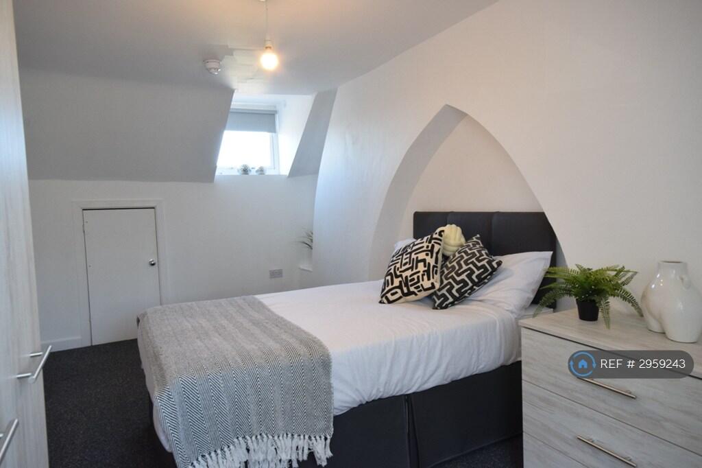 1 bed House Share for rent in Pill. From OpenRent