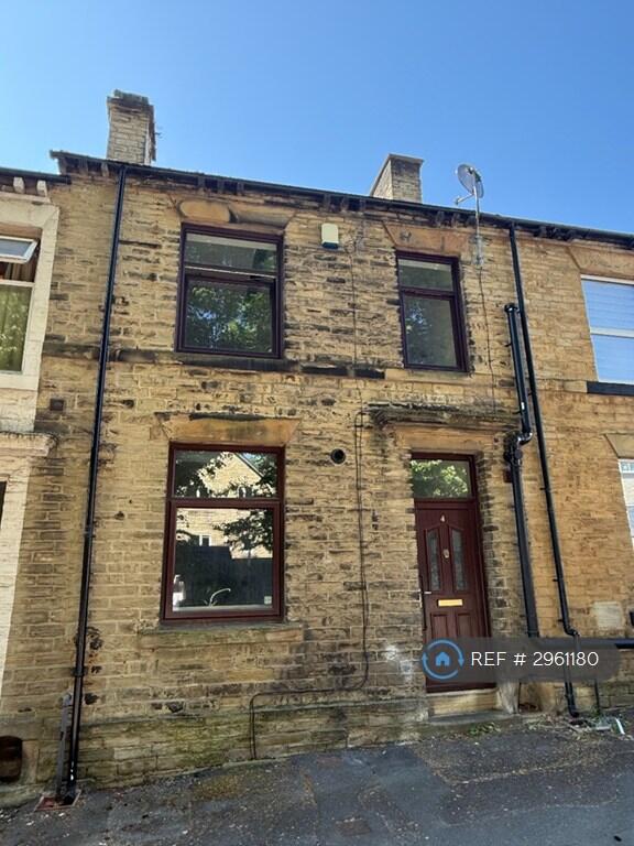 2 bed Mid Terraced House for rent in Cleckheaton. From OpenRent