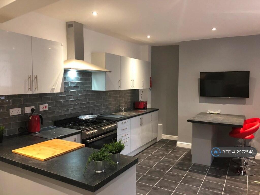 1 bed House Share for rent in Mossley. From OpenRent