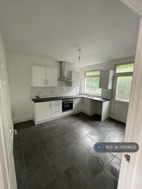 2 bed Mid Terraced House for rent in Troedyrhiw. From OpenRent
