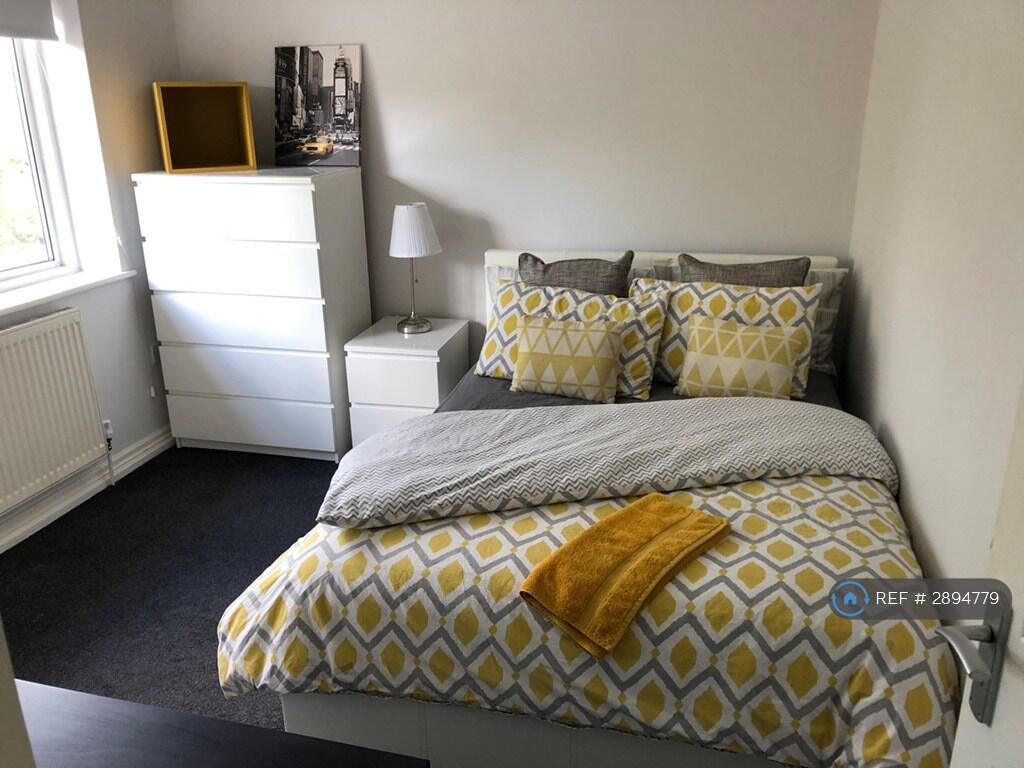 1 bed House Share for rent in New Haw. From OpenRent