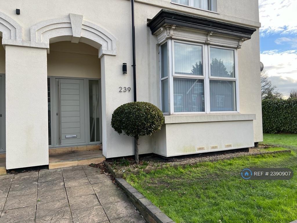 1 bed 1st Floor Flat for rent in Lower Penn. From OpenRent