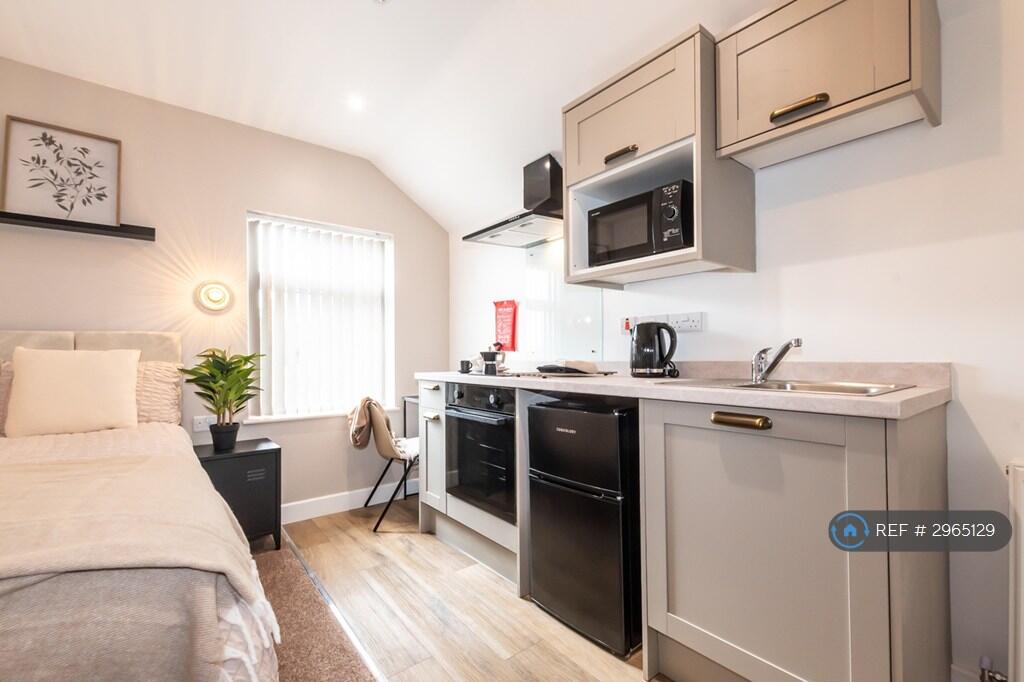 4 bed Studio for rent in Derby. From OpenRent