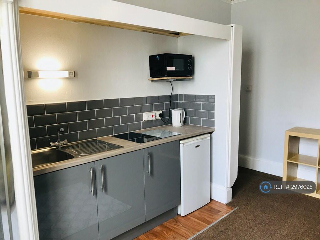 4 bed Studio for rent in Torquay. From OpenRent 4 bed Studio for rent in Torquay. From OpenRent