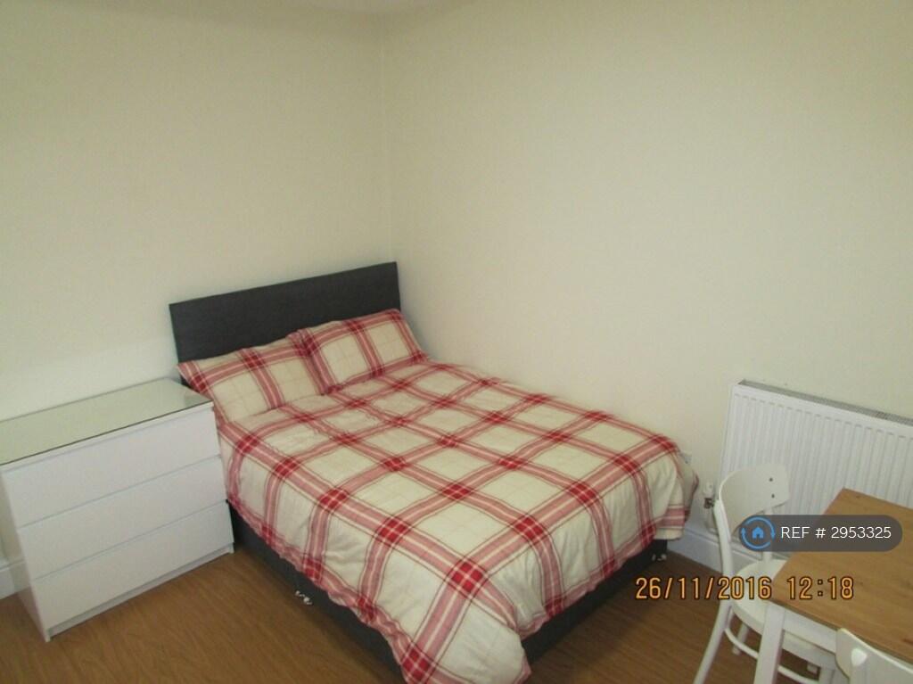 4 bed Studio for rent in Coventry. From OpenRent