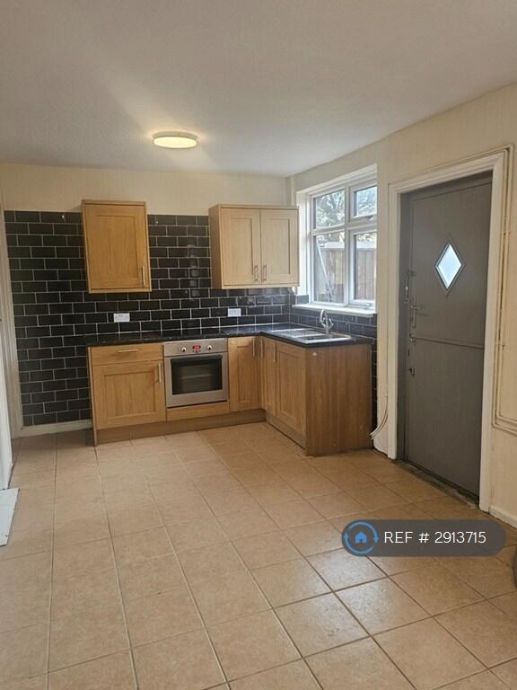 2 bed Mid Terraced House for rent in Fleetwood. From OpenRent