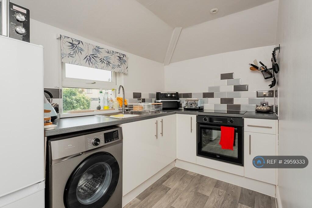 2 bed 1st Floor Flat for rent in Torquay. From OpenRent