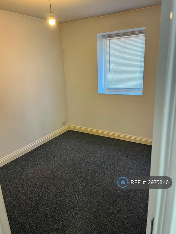 4 bed Studio for rent in Weston-Super-Mare. From OpenRent 4 bed Studio for rent in Weston-Super-Mare. From OpenRent