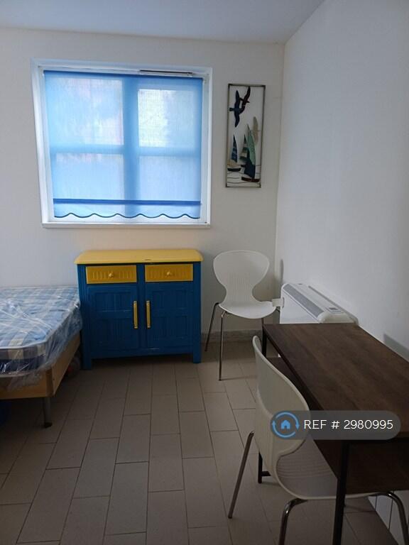 1 bed 1st Floor Flat for rent in Birkenhead. From OpenRent