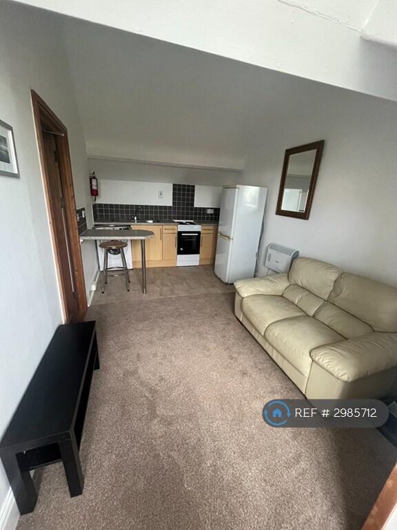1 bed 1st Floor Flat for rent in Swansea. From OpenRent