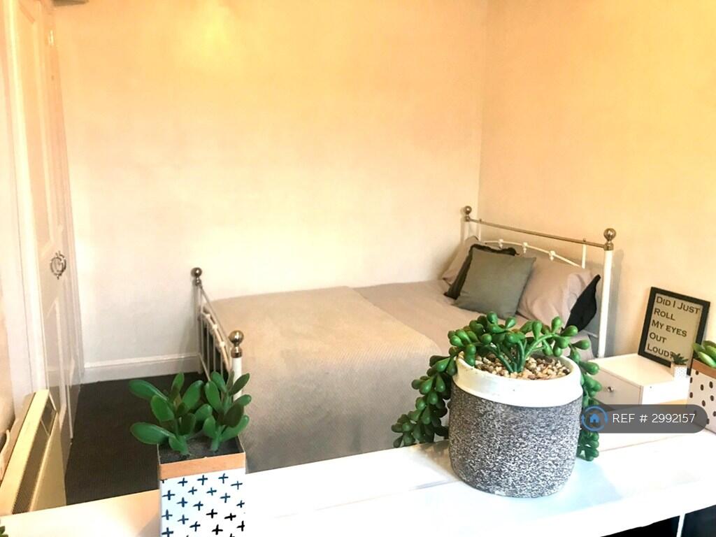 4 bed Studio for rent in Leeds. From OpenRent