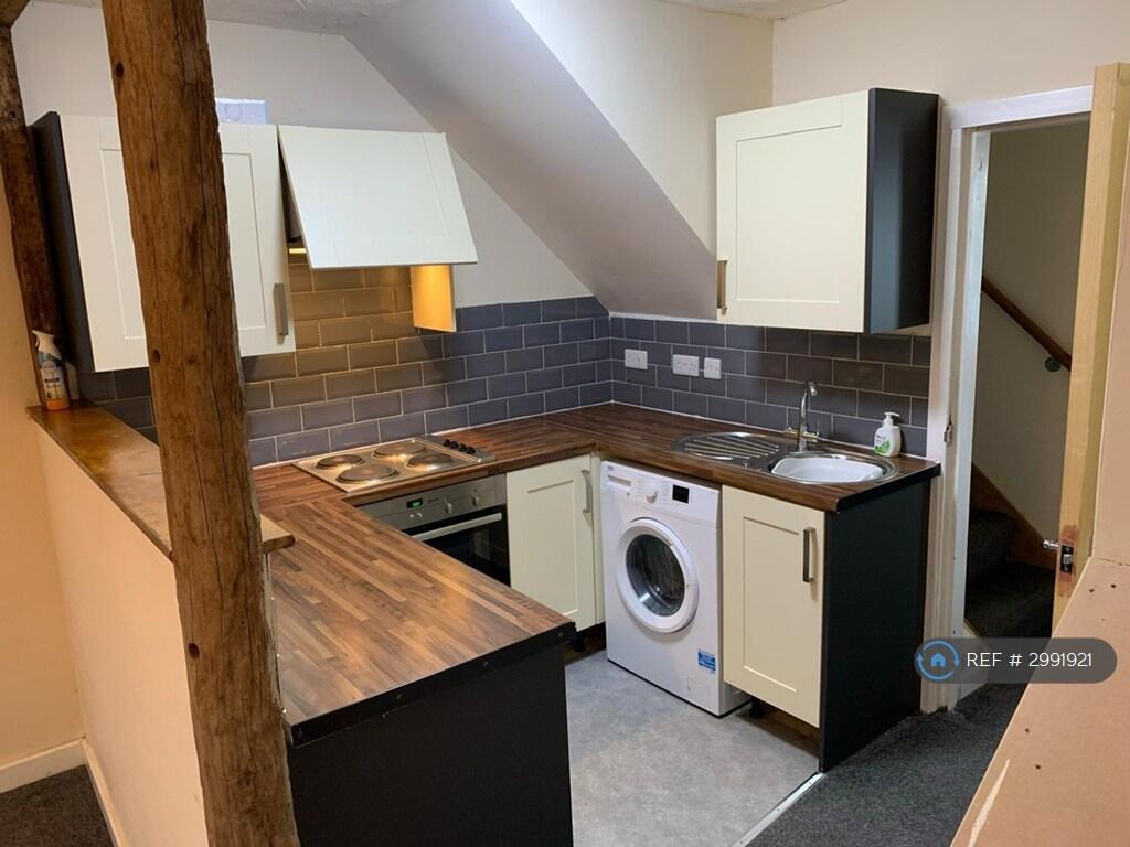 1 bed 1st Floor Flat for rent in Ruthin. From OpenRent
