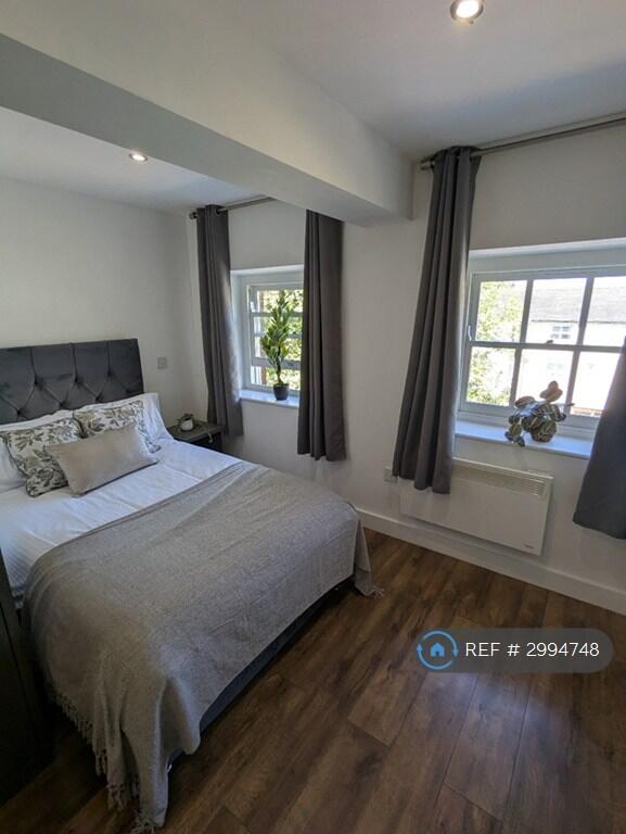 4 bed Studio for rent in Newcastle-under-Lyme. From OpenRent