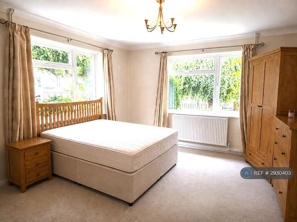 1 bed House Share for rent in Egham. From OpenRent 1 bed House Share for rent in Egham. From OpenRent