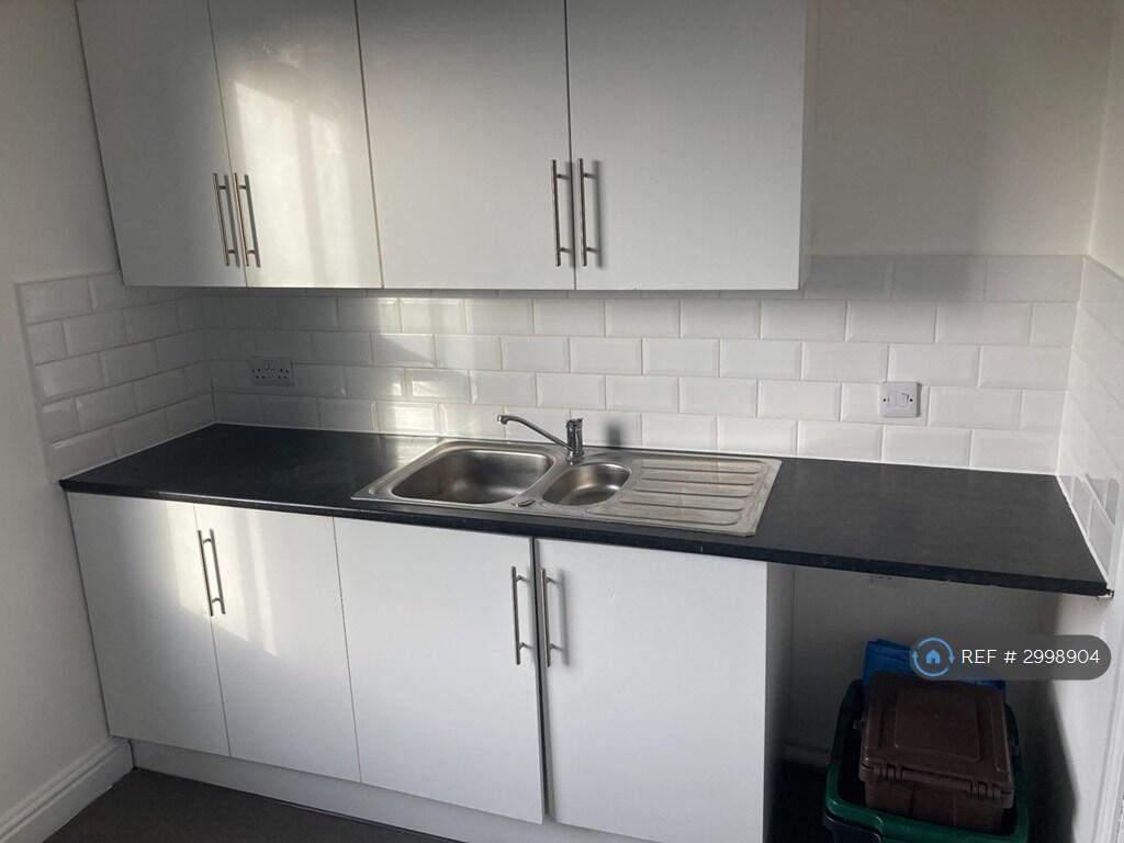 1 bed 1st Floor Flat for rent in Yeovil. From OpenRent