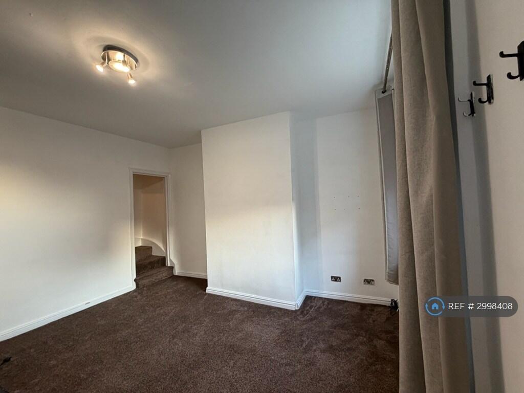 2 bed Mid Terraced House for rent in Bradford. From OpenRent 2 bed Mid Terraced House for rent in Bradford. From OpenRent