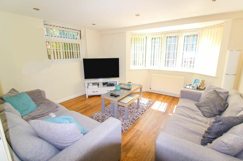 2 bed Flat for rent in Purley. From P A Jones Property Solutions