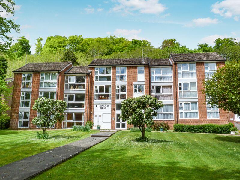 2 bed Apartment for rent in Caterham. From P A Jones Property Solutions