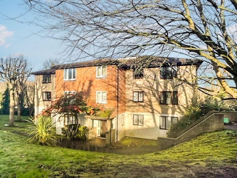 0 bed Studio for rent in Purley. From P . A . Jones Property Solutions - Caterham - High Street