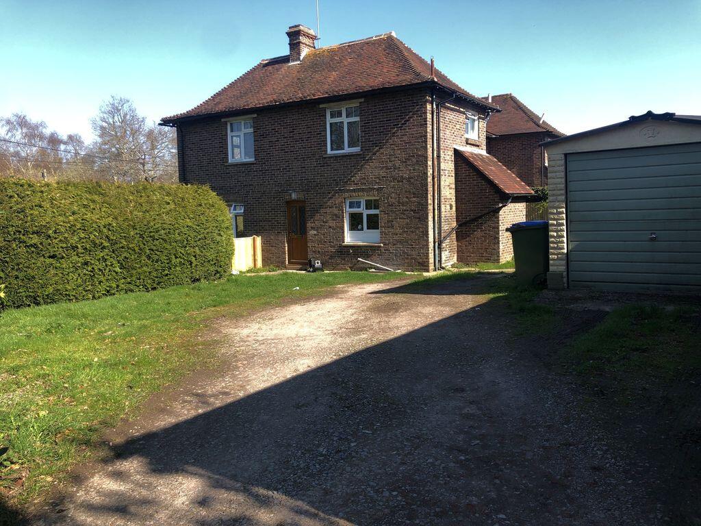 3 bed Semi Detached for rent in Horsham. From P . A . Jones Property Solutions - Caterham - High Street 3 bed Semi Detached for rent in Horsham. From P . A . Jones Property Solutions - Caterham - High Street