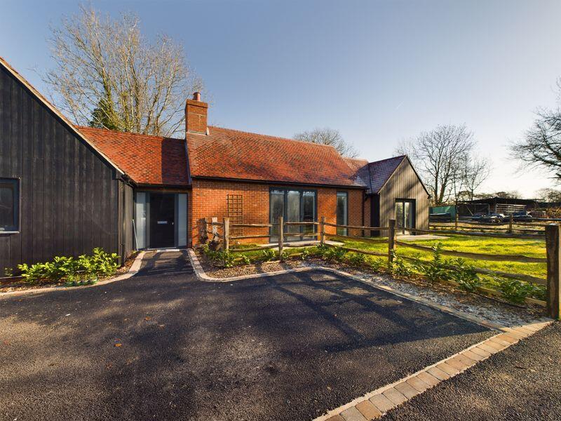 3 bed Bungalow for rent in Banstead. From P . A . Jones Property Solutions - Caterham - High Street