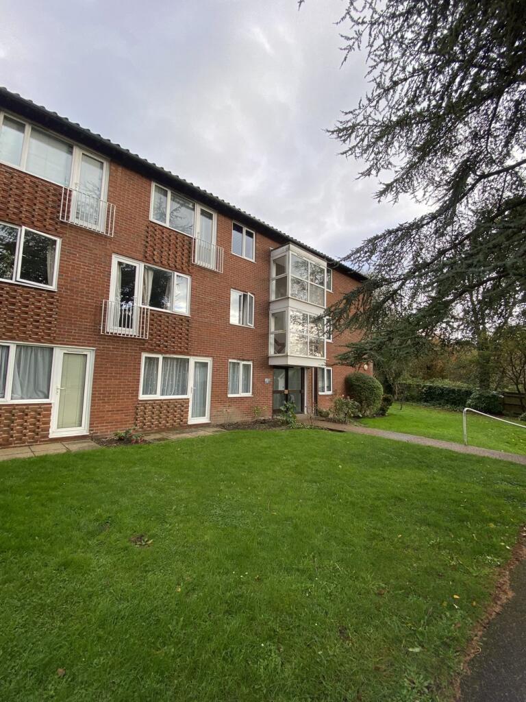 2 bed 1st Floor Flat for rent in Brighton and Hove. From P . A . Jones Property Solutions - Caterham - High Street