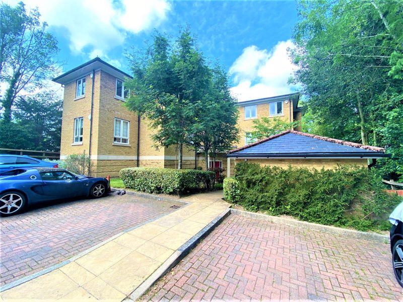 2 bed 1st Floor Flat for rent in Caterham. From P . A . Jones Property Solutions - Caterham - High Street