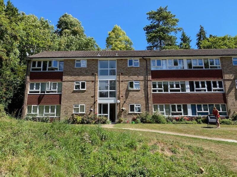 2 bed 1st Floor Flat for rent in Warlingham. From P . A . Jones Property Solutions - Caterham - High Street
