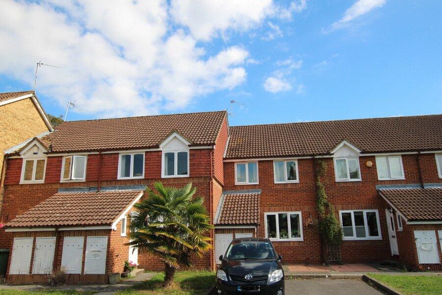 3 bed Mid Terraced House for rent in Ruislip. From Paige and Petrook - Pinner