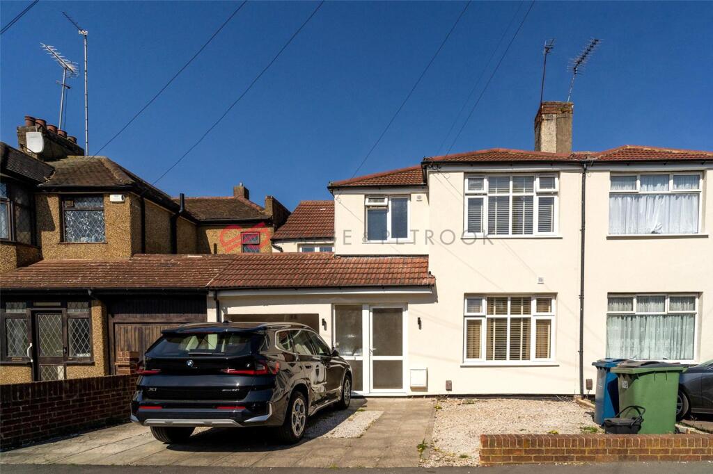 3 bed Apartment for rent in Pinner. From Paige and Petrook - Pinner