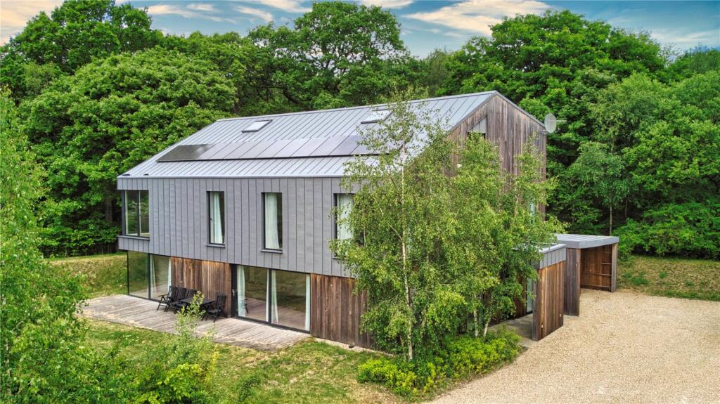5 bed Detached for rent in Heath and Reach. From Jackson-Stops - Woburn 5 bed Detached for rent in Heath and Reach. From Jackson-Stops - Woburn
