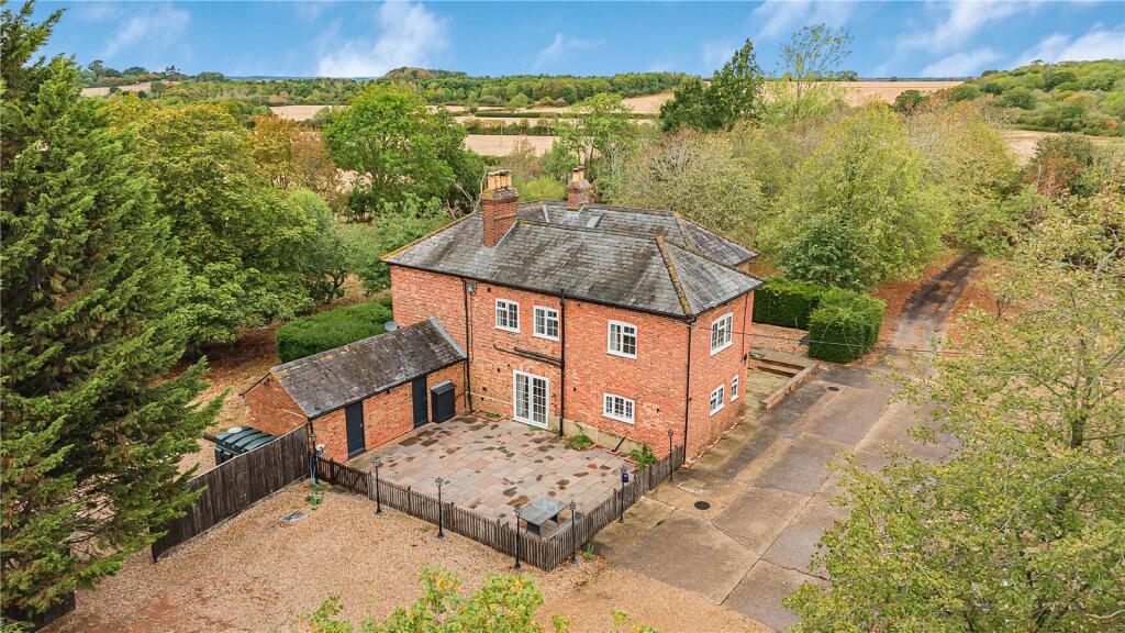 5 bed Equestrian for rent in Moulsoe. From Jackson-Stops - Woburn 5 bed Equestrian for rent in Moulsoe. From Jackson-Stops - Woburn
