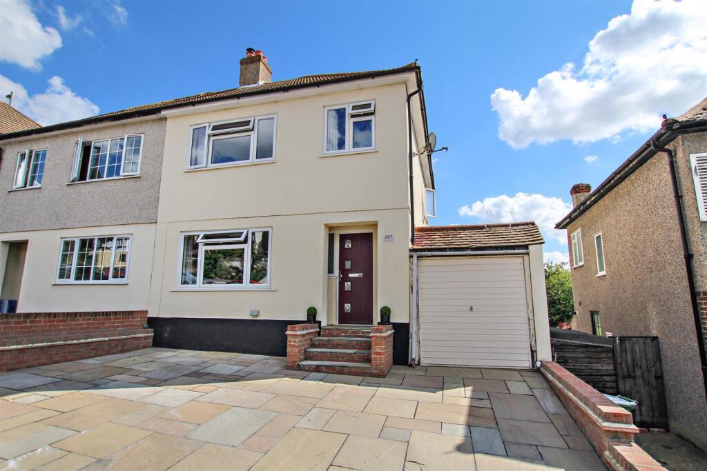 3 bed Detached for rent in Bexley. From Park Estates - Bexley