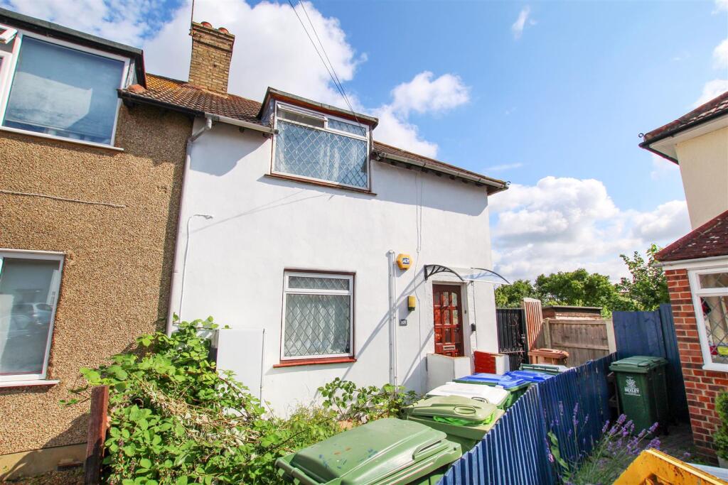 4 bed Studio for rent in Erith. From Park Estates - Bexley
