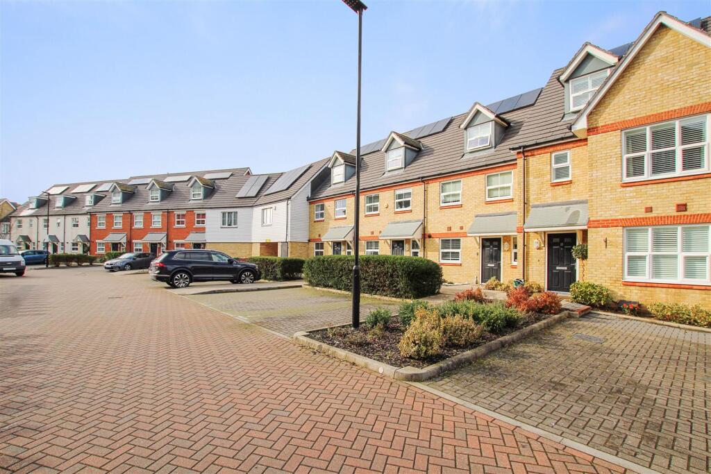 3 bed Mid Terraced House for rent in Bexley. From Park Estates - Bexley