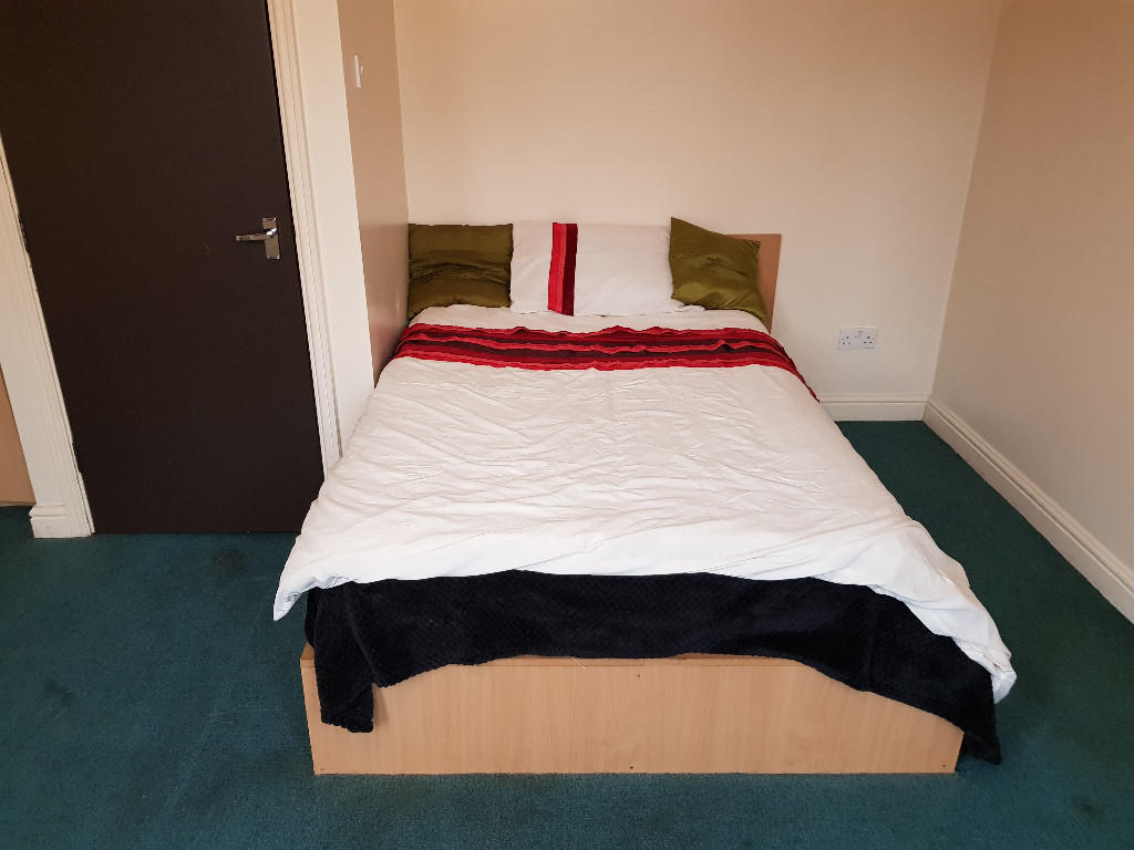 4 bed Private Halls for rent in Stoughton. From Parmars - Leicester
