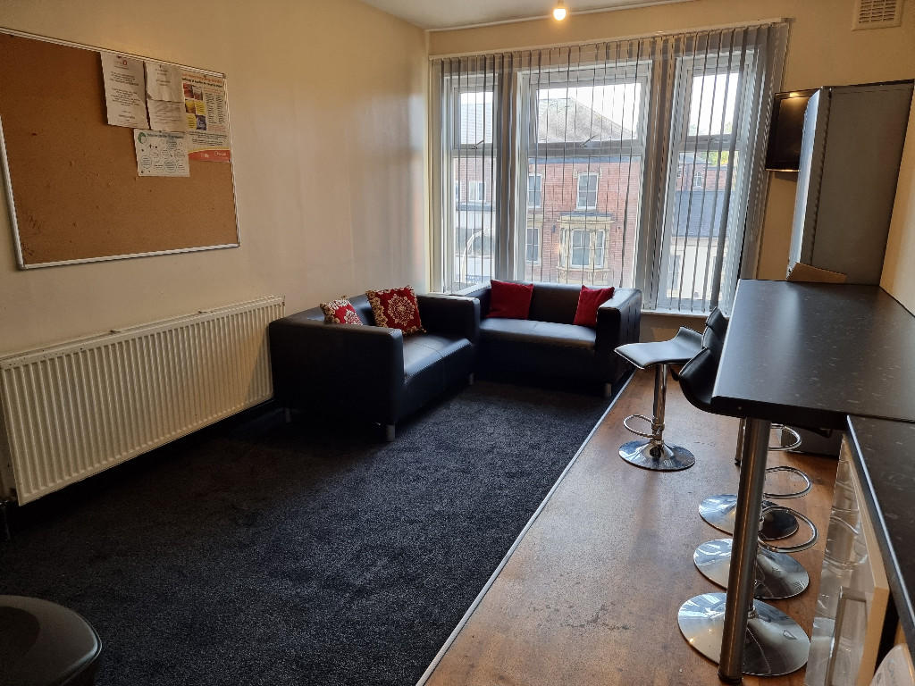6 bed Private Halls for rent in Stoughton. From Parmars - Leicester