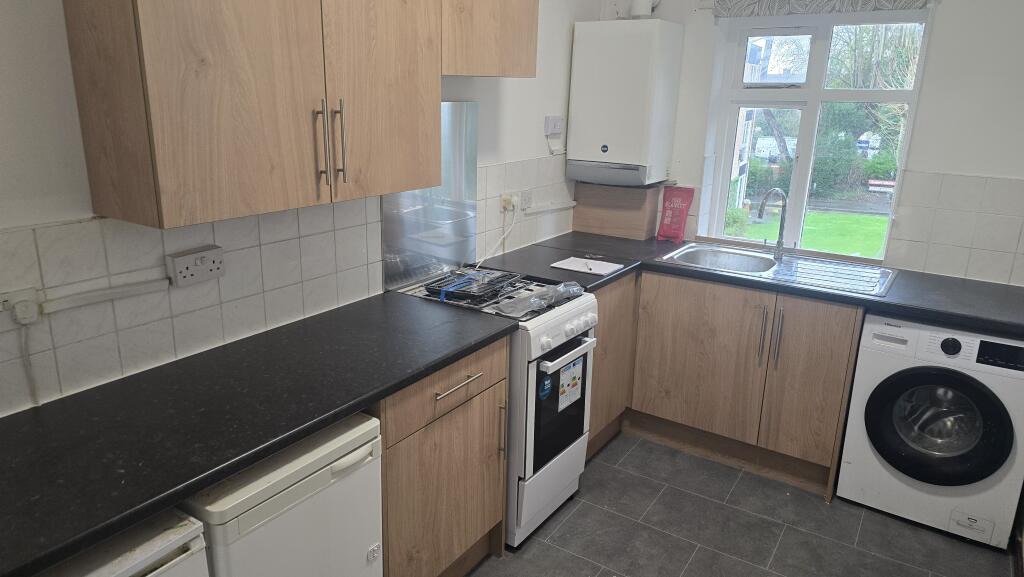 2 bed 1st Floor Flat for rent in Stoughton. From Parmars - Leicester